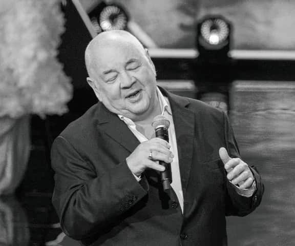 I'm not rich - tekst i znaczenie piosenki o życiu bez bogactwa