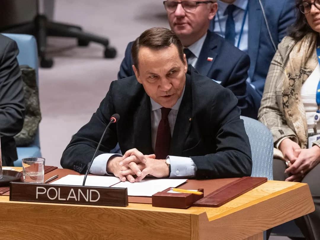 Najnowsze newsy tygodnia: nowe obostrzenia, przywileje i polityka.